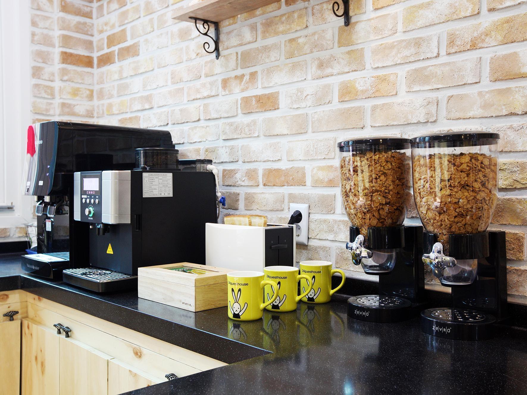 סיאול 24 Guesthouse Myeongdong Avenue מראה חיצוני תמונה