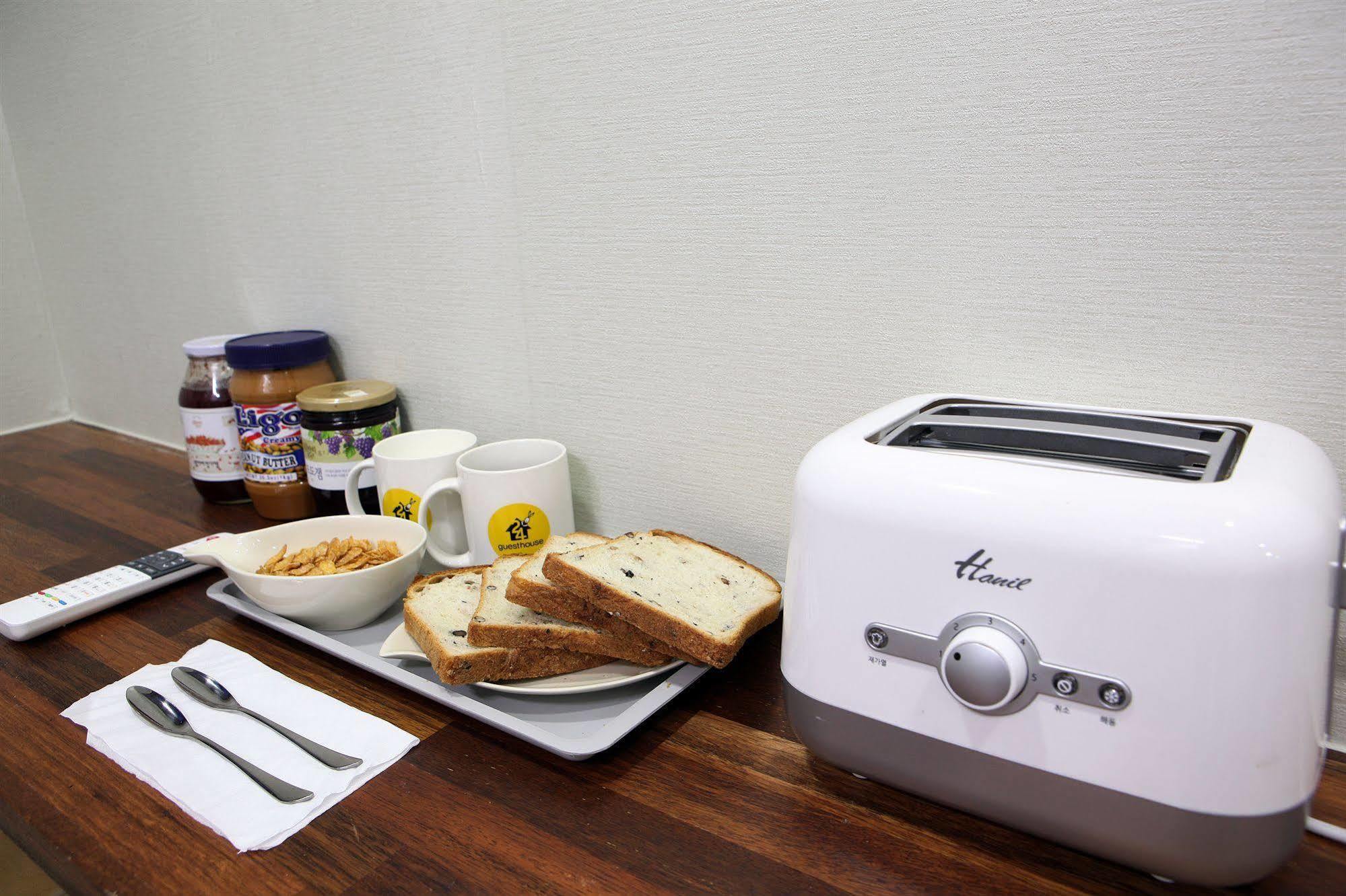 סיאול 24 Guesthouse Myeongdong Avenue מראה חיצוני תמונה